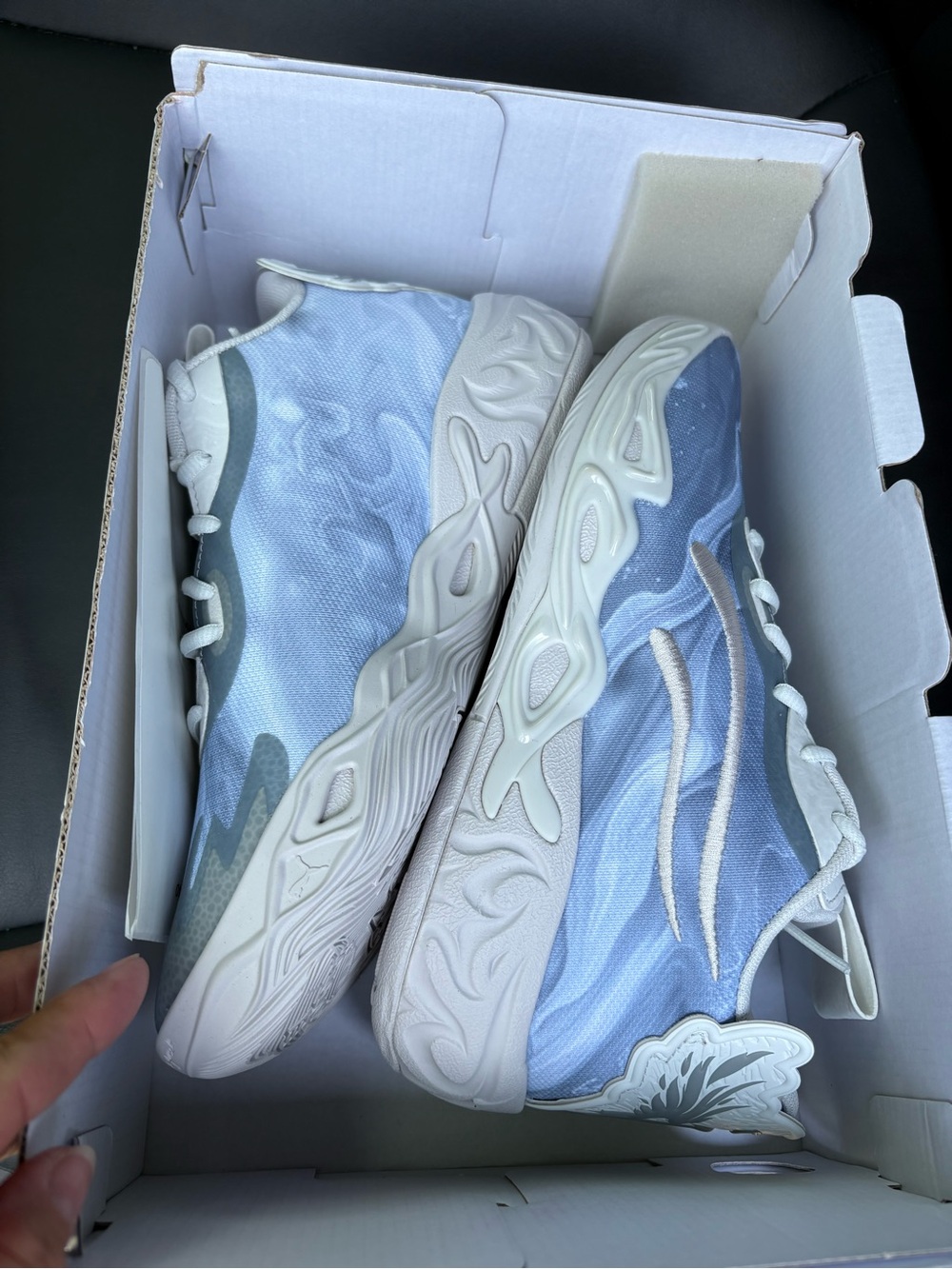 NEW IN BOX PUMA women’s Light Blue Wave-Pattern Athletic Sneakers Sz 6